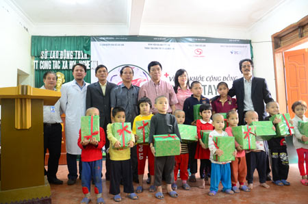 1. Hơn 800 người dân Đô Lương, Nghệ An vừa được khám, phát thuốc và tầm soát viêm gan B miễn phí. 4 1. Hơn 800 người dân Đô Lương, Nghệ An vừa được khám, phát thuốc và tầm soát viêm gan B miễn phí. 4