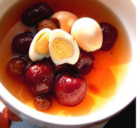 2- Canh trứng gà nấu câu kỷ, táo đỏ 1