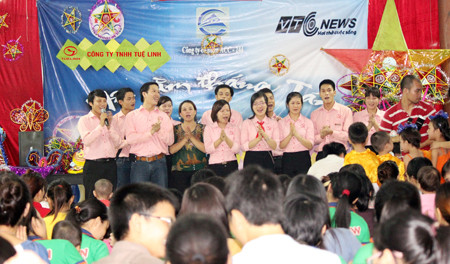 Thảo dược Việt vui Trung thu cùng các bé mồ côi 1