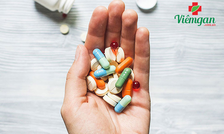 Nhập viện vì tự ý bỏ thuốc điều trị viêm gan B 1